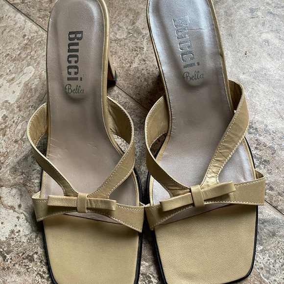 Gold strap sandals.  Italian made. - Picture 5 of 5